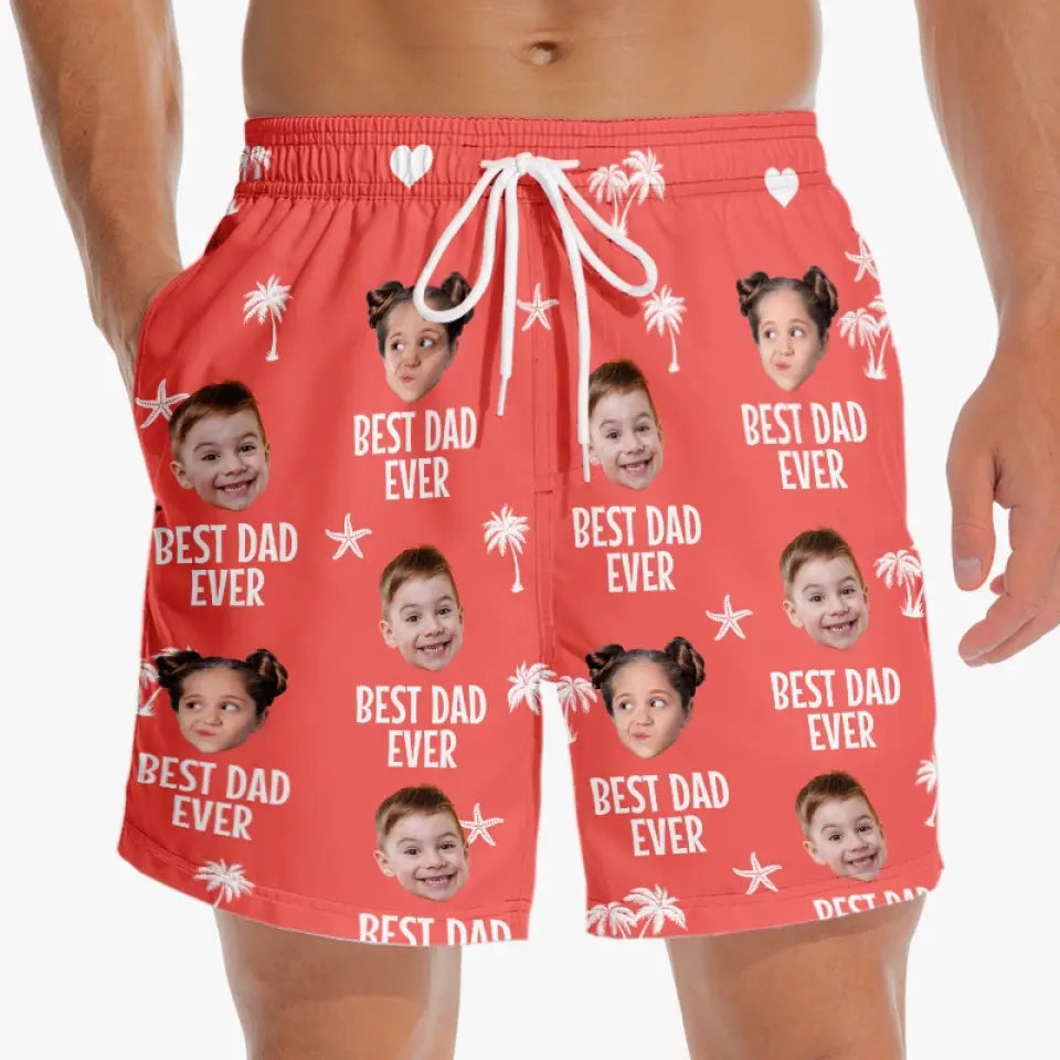 Photo personnalisée Bravant de nouveaux mondes en famille - Short de plage hawaïen tropical Aloha personnalisé pour hommes - Cadeau de vacances d'été pour papa et grand-père