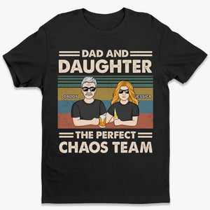 Un père est le premier héros de sa fille - T-shirt, sweat à capuche et sweat-shirt unisexe personnalisé pour la famille - Cadeau pour papa