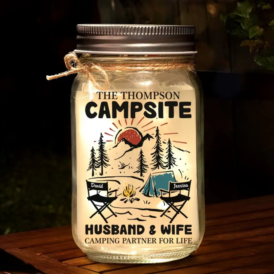 Créez des souvenirs, un emplacement à la fois ! Lampe de camping personnalisée en pot Mason ! Cadeau pour couple, mari, femme, amoureux du camping.