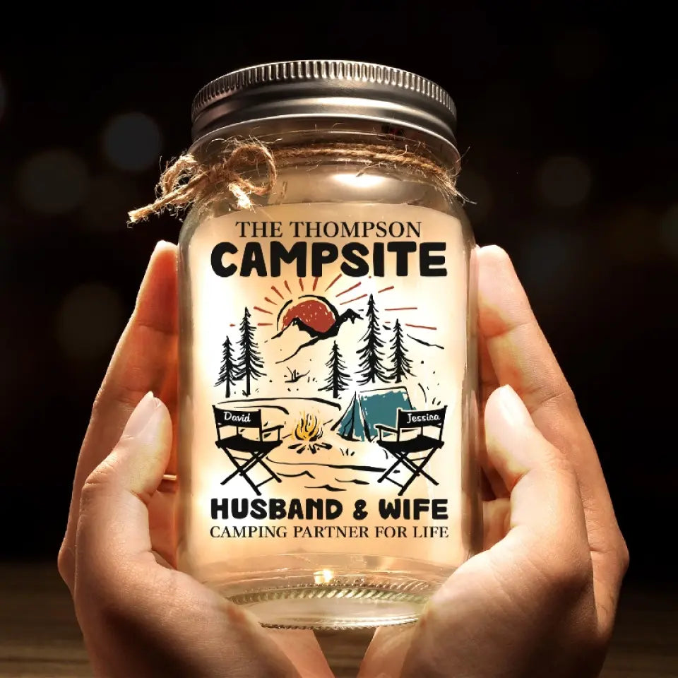 Créez des souvenirs, un emplacement à la fois ! Lampe de camping personnalisée en pot Mason ! Cadeau pour couple, mari, femme, amoureux du camping.