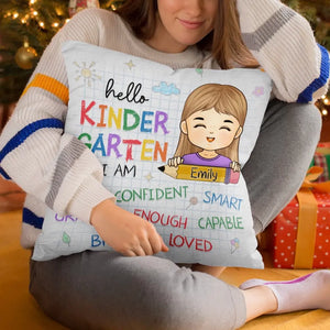 Bonjour, je suis à la maternelle ! Coussin personnalisé pour enfant ! Cadeau pour la rentrée scolaire