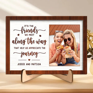 Photo personnalisée « Ce sont les amis que nous rencontrons en chemin » - Plaque en bois personnalisée à 2 couches avec support - Cadeau pour meilleures amies, meilleures amies, sœurs