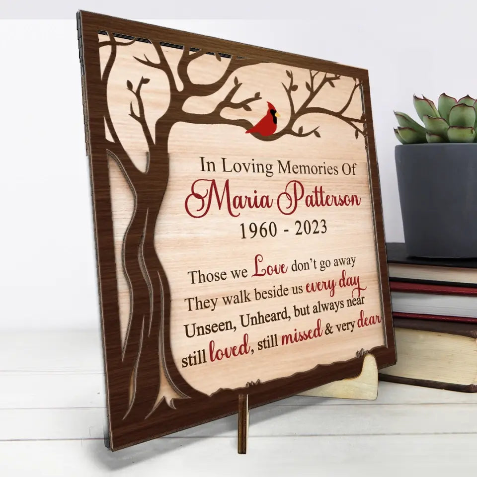 Tu es toujours proche, même loin. - Plaque commémorative personnalisée en bois à deux couches avec support - Cadeau de condoléances pour les proches