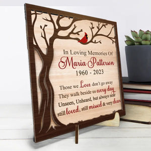 Tu es toujours proche, même loin. - Plaque commémorative personnalisée en bois à deux couches avec support - Cadeau de condoléances pour les proches