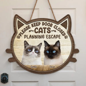 Photo personnalisée d'un chat préparant une évasion - Panneau en bois personnalisé pour décoration d'intérieur - Cadeau de pendaison de crémaillère pour propriétaires et amoureux des animaux