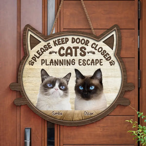 Photo personnalisée d'un chat préparant une évasion - Panneau en bois personnalisé pour décoration d'intérieur - Cadeau de pendaison de crémaillère pour propriétaires et amoureux des animaux