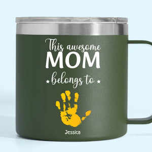 Ces mains tiennent votre cœur pour toujours - Gobelet personnalisé en acier inoxydable de 14 oz avec poignée - Cadeau pour maman, grand-mère