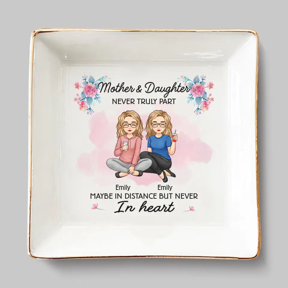 Nous sommes peut-être à distance, mais jamais dans le cœur - Plat à bijoux personnalisé pour la famille - Cadeau pour maman, fille