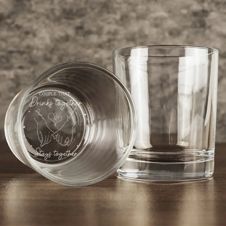 Un couple qui boit ensemble reste ensemble - Verre à whisky personnalisé pour couple - Cadeau pour mari et femme, anniversaire