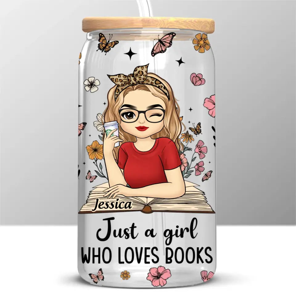 Fille perdue dans le monde des mots et des pages – Tasse en verre personnalisée, tasse à café glacé – Cadeau pour les amoureux des livres
