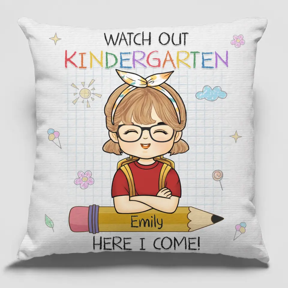 Attention maternelle, j'arrive - Coussin enfant personnalisé - Cadeau pour enfant, cadeau de rentrée scolaire