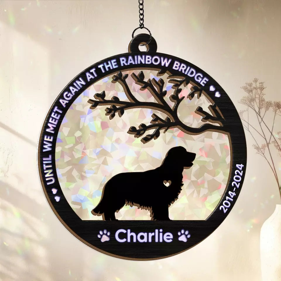 Les chiens et les anges ne sont pas très éloignés - Attrape-soleil personnalisé à suspendre à une fenêtre - Cadeau de condoléances pour les propriétaires et les amoureux des animaux