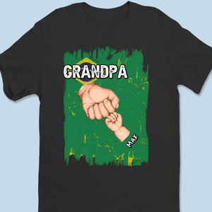 Vous n'êtes jamais trop vieux pour cesser d'avoir besoin de votre père - T-shirt unisexe personnalisé pour la famille, sweat à capuche, sweat-shirt - Fête des pères, cadeau pour papa, grand-père