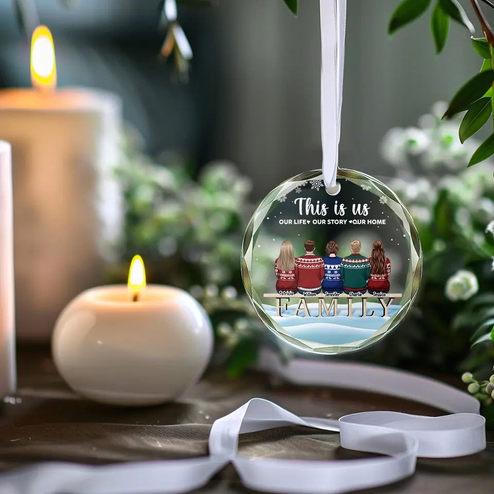 Noël devient un chef-d'œuvre lorsqu'il est peint avec des moments en famille - Ornement en verre personnalisé en forme de cercle pour la famille - Cadeau de Noël pour les membres de la famille