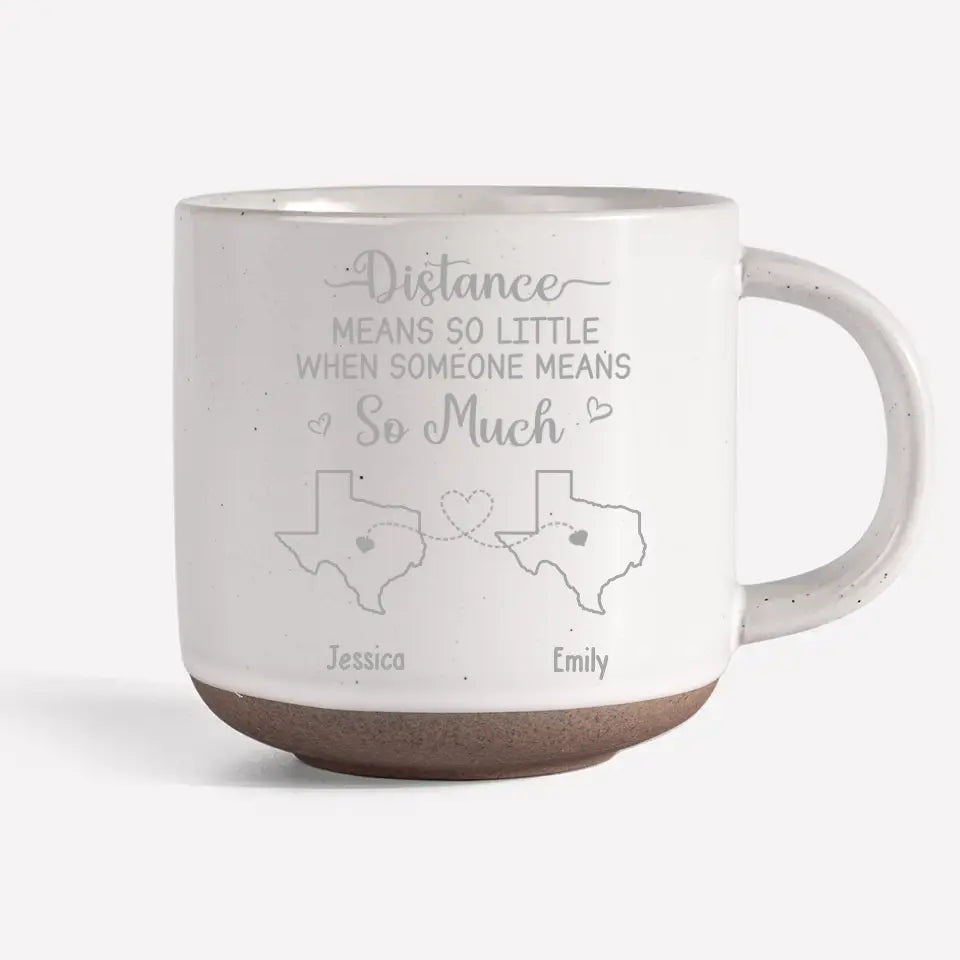 L'amour entre mère et fille ne connaît pas de distance - Tasse en poterie personnalisée pour la famille - Cadeau pour maman et fille