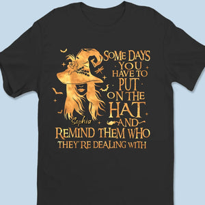 Certains jours, il faut mettre le chapeau - T-shirt unisexe personnalisé, sweat à capuche, sweat-shirt - Cadeau d'Halloween pour les sorcières, vous-même