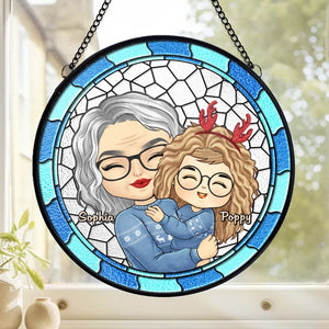 Les câlins de grand-mère rendent Noël chaleureux et lumineux - Attrape-soleil personnalisé pour vitrail familial - Cadeau de Noël pour maman et grand-mère
