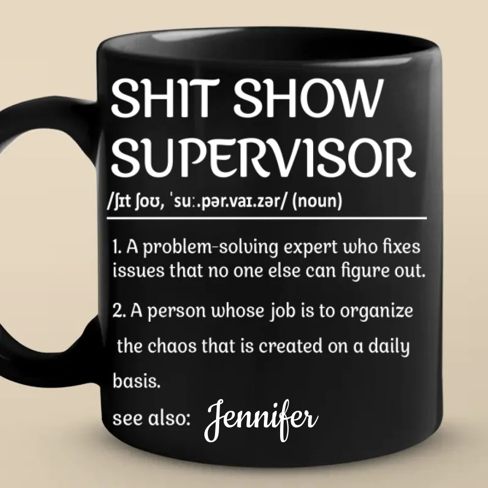 Tasse noire personnalisée « Le solutionneur de problèmes à tête froide » – Cadeau de Noël pour collègues, collègues de travail, etc.