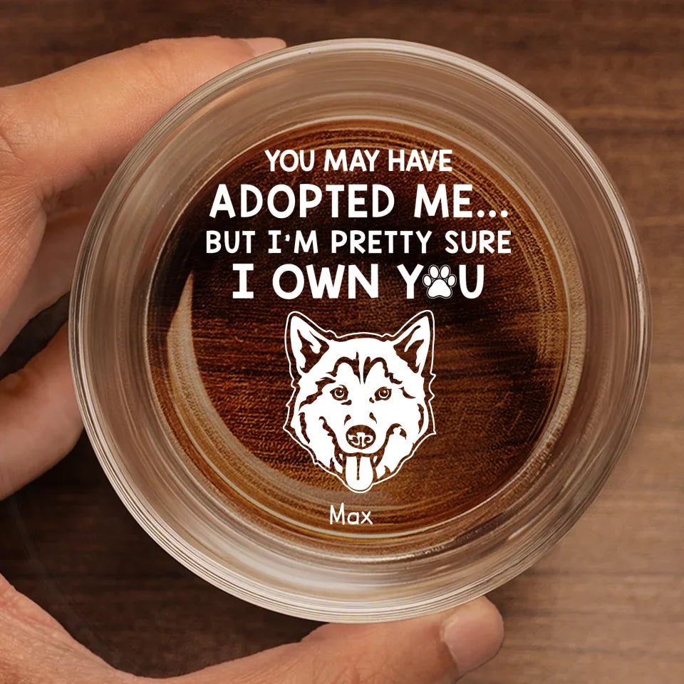 Tu m'as peut-être adopté, mais je suis presque sûr que tu m'appartiens - Verre à whisky personnalisé pour chien - Cadeau pour les propriétaires d'animaux de compagnie, les amoureux des animaux