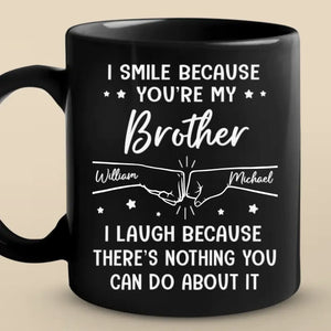Mug noir personnalisé – Cadeaux d'anniversaire personnalisés pour frère et sœur – Je souris parce que tu es mon frère
