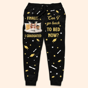 Diplôme en main, l'heure du coucher commence - Pantalon de survêtement unisexe personnalisé pour la famille - Cadeau de remise de diplôme pour les membres de la famille, les frères et sœurs