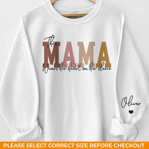 Cette maman porte son cœur sur sa manche - Sweat-shirt unisexe personnalisé pour la famille, sweat à capuche avec motif sur la manche - Cadeau de Noël pour maman, grand-mère