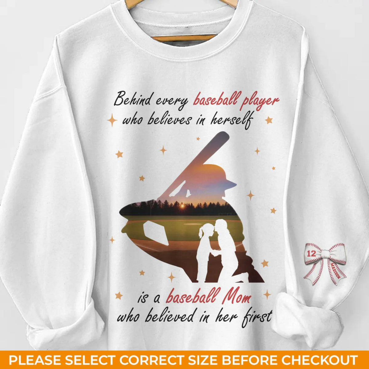 Chaque star du baseball brille avec l'amour d'une mère - Sweat-shirt unisexe personnalisé avec motif sur la manche - Fête des Mères, cadeau pour maman, amateurs de sport, joueurs de sport