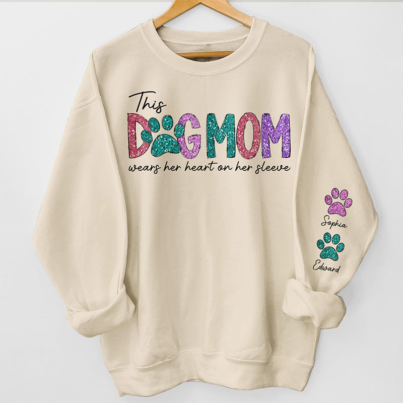 Cette maman à fourrure porte son cœur sur la manche - Sweat-shirt unisexe personnalisé pour chien et chat avec motif sur la manche - Cadeau pour les propriétaires d'animaux et les amoureux des animaux