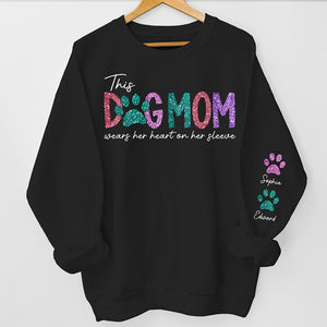 Cette maman à fourrure porte son cœur sur la manche - Sweat-shirt unisexe personnalisé pour chien et chat avec motif sur la manche - Cadeau pour les propriétaires d'animaux et les amoureux des animaux