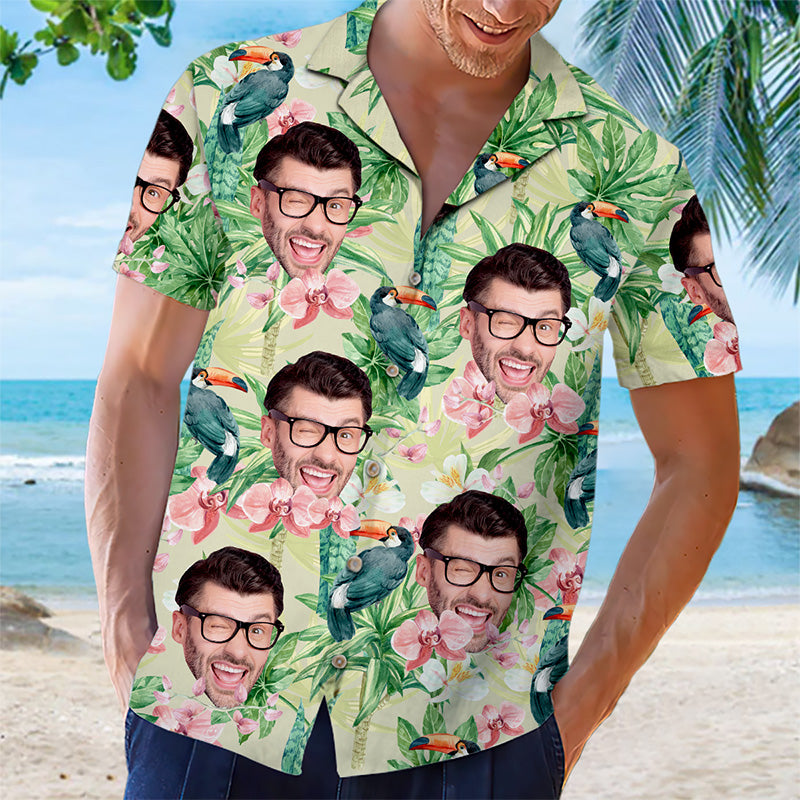 Motif de fleur d'oiseau tropical personnalisé - Chemise hawaïenne unisexe personnalisée pour couple - Cadeau de vacances d'été, cadeau pour mari et femme