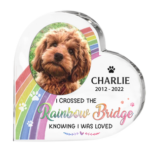 Photo personnalisée « J'ai traversé le pont arc-en-ciel en sachant que j'étais aimé » - Plaque acrylique commémorative personnalisée en forme de cœur - Cadeau de condoléances, cadeau pour propriétaires d'animaux, amoureux des animaux