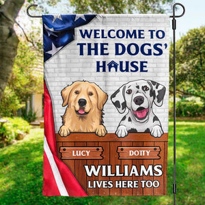 Bienvenue chez les chiens ! Drapeau patriotique personnalisé pour chiens et chats ! Fête de l'Indépendance, 4 juillet, cadeau pour les propriétaires d'animaux et les amoureux des animaux.