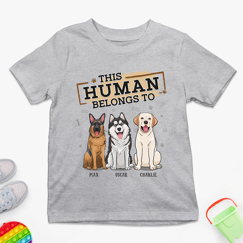 T-shirt personnalisé pour enfant avec chien « Kid Belongs To Me » – Cadeau pour enfant, propriétaire d'animaux et amoureux des animaux