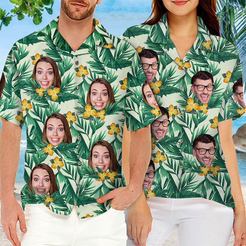 Motif personnalisé de fleurs et feuilles tropicales colorées - Chemise hawaïenne unisexe personnalisée pour couple - Cadeau de vacances d'été, cadeau pour mari et femme