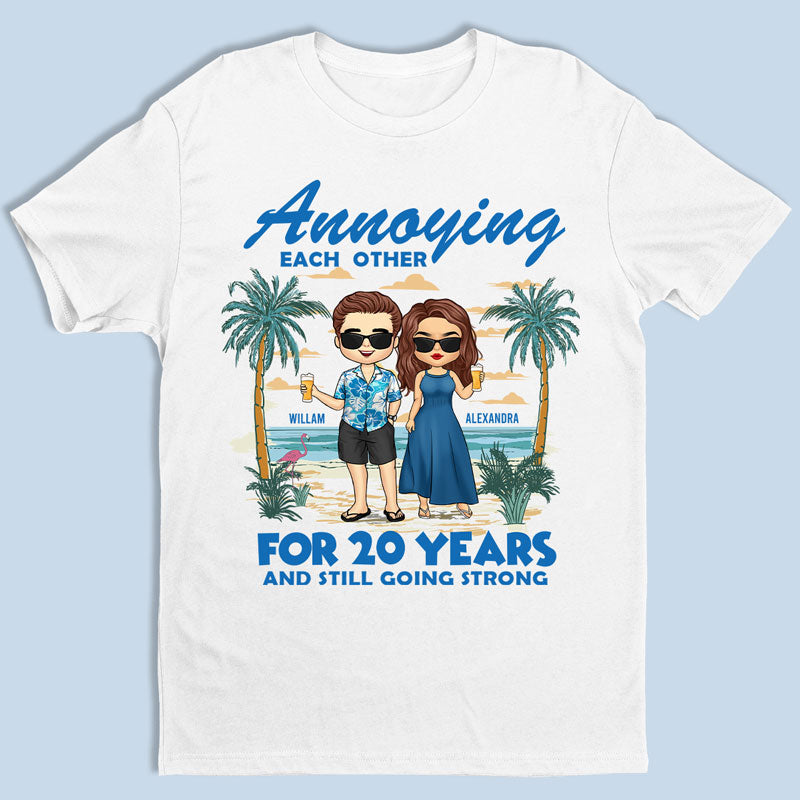 On s'ennuie depuis des années et on est toujours aussi forts - T-shirt, sweat à capuche, sweat-shirt unisexe personnalisé pour couple - Vacances d'été, cadeau pour mari et femme, anniversaire