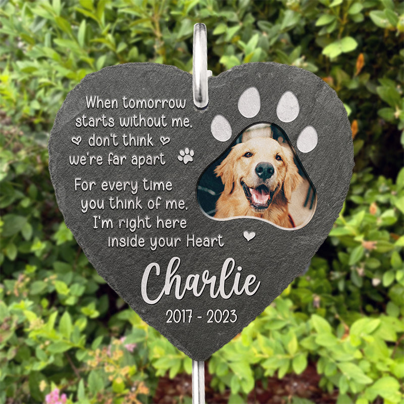 Photo personnalisée « Je suis juste là, dans ton cœur » - Mémorial personnalisé en ardoise et crochet pour jardin commémoratif - Cadeau de condoléances, cadeau pour les propriétaires d'animaux de compagnie, les amoureux des animaux