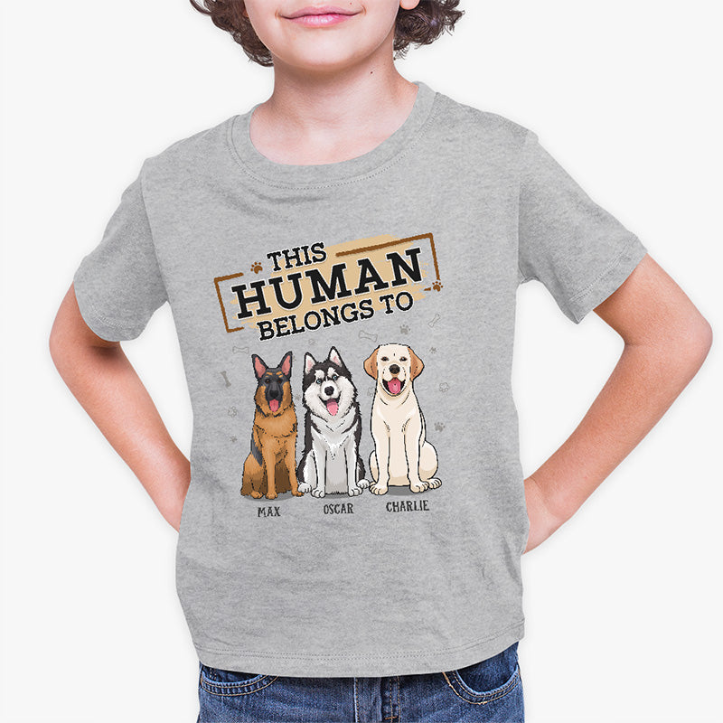 T-shirt personnalisé pour enfant avec chien « Kid Belongs To Me » – Cadeau pour enfant, propriétaire d'animaux et amoureux des animaux