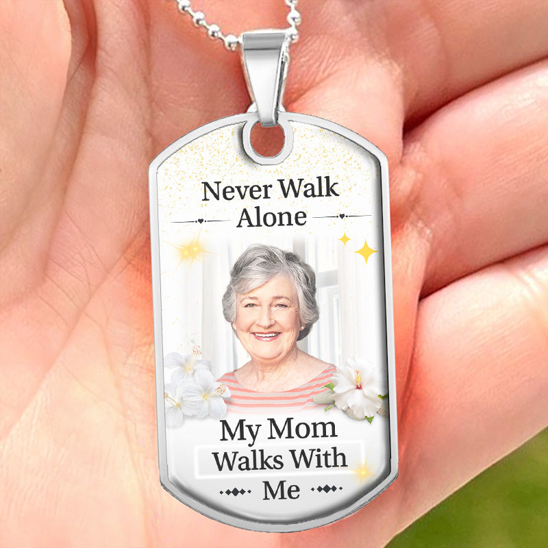 Collier photo personnalisé « Ne marchez jamais seul » - Collier personnalisé commémoratif - Cadeau de condoléances, cadeau pour les membres de la famille