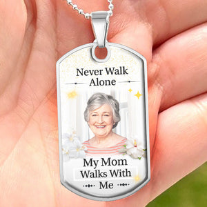 Collier photo personnalisé « Ne marchez jamais seul » - Collier personnalisé commémoratif - Cadeau de condoléances, cadeau pour les membres de la famille