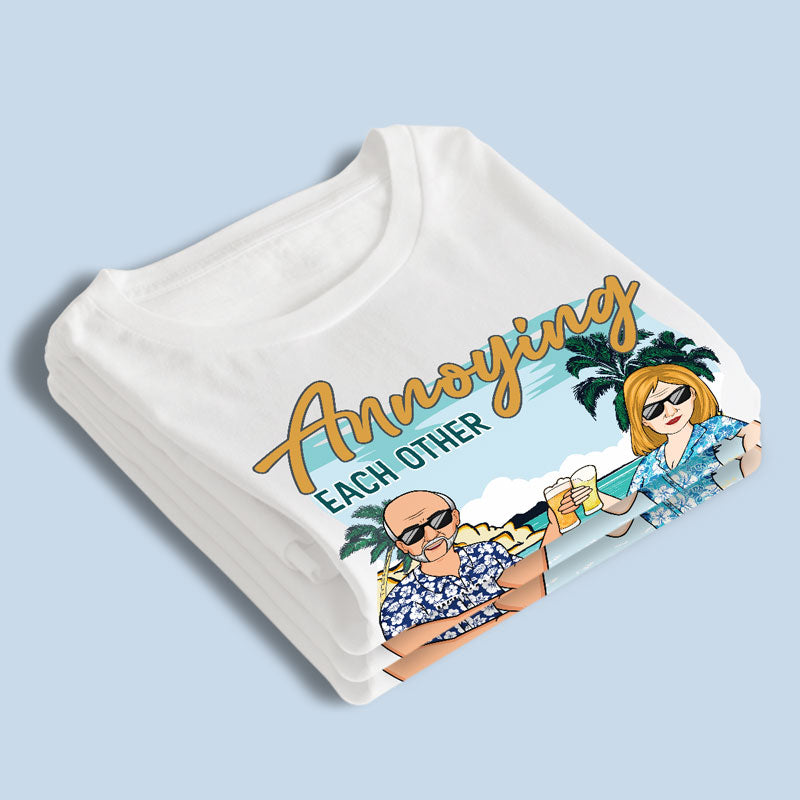 Heureux de s'embêter mutuellement pendant des années et toujours aussi forts - T-shirt unisexe personnalisé pour couple, sweat à capuche, sweat-shirt - Vacances d'été, cadeau pour mari et femme, anniversaire