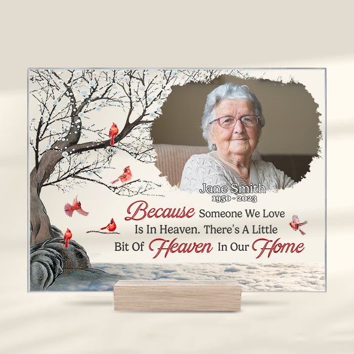 Photo personnalisée « Quelqu'un que nous aimons est au paradis » - Plaque acrylique personnalisée commémorative - Cadeau de Noël, cadeau de condoléances pour les membres de la famille