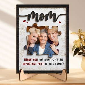 Photo personnalisée : Un élément important de notre famille - Plaque en bois personnalisée à 2 couches avec support - Cadeau de pendaison de crémaillère pour maman et grand-mère