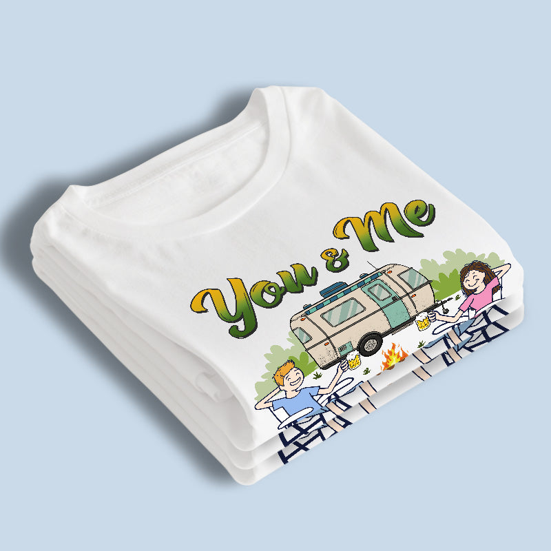 Tu me gardes en sécurité, je te garderai sauvage - Camping personnalisé T-shirt unisexe, sweat à capuche, sweat-shirt - Cadeau pour mari, femme, amateurs de camping, propriétaires d'animaux, amoureux des animaux