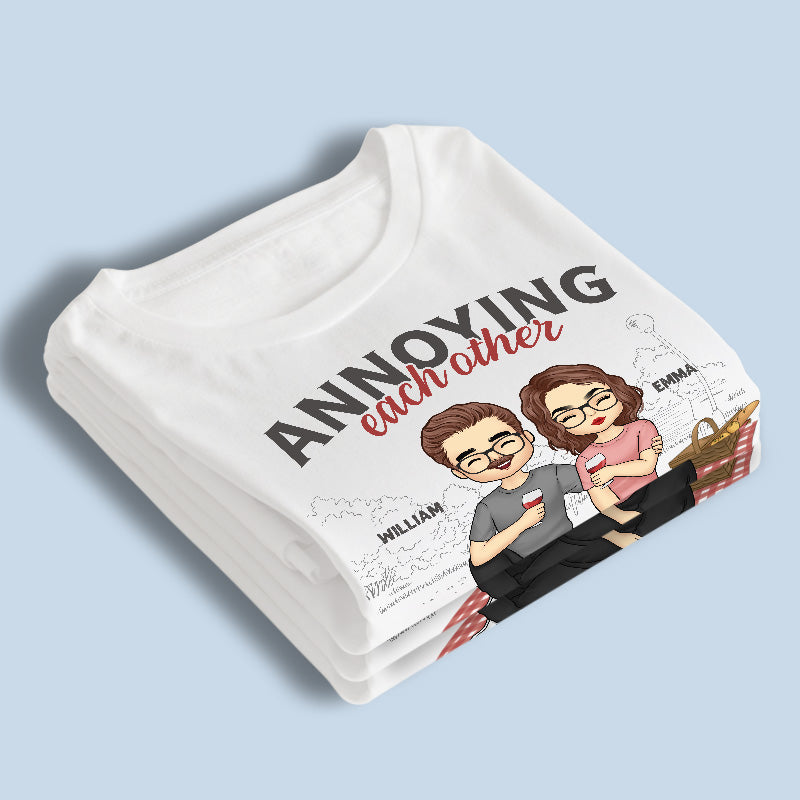 S'agacer l'un l'autre, c'est toujours aussi fort - T-shirt, sweat à capuche, sweat-shirt unisexe personnalisé pour couple - Cadeau pour mari et femme, anniversaire