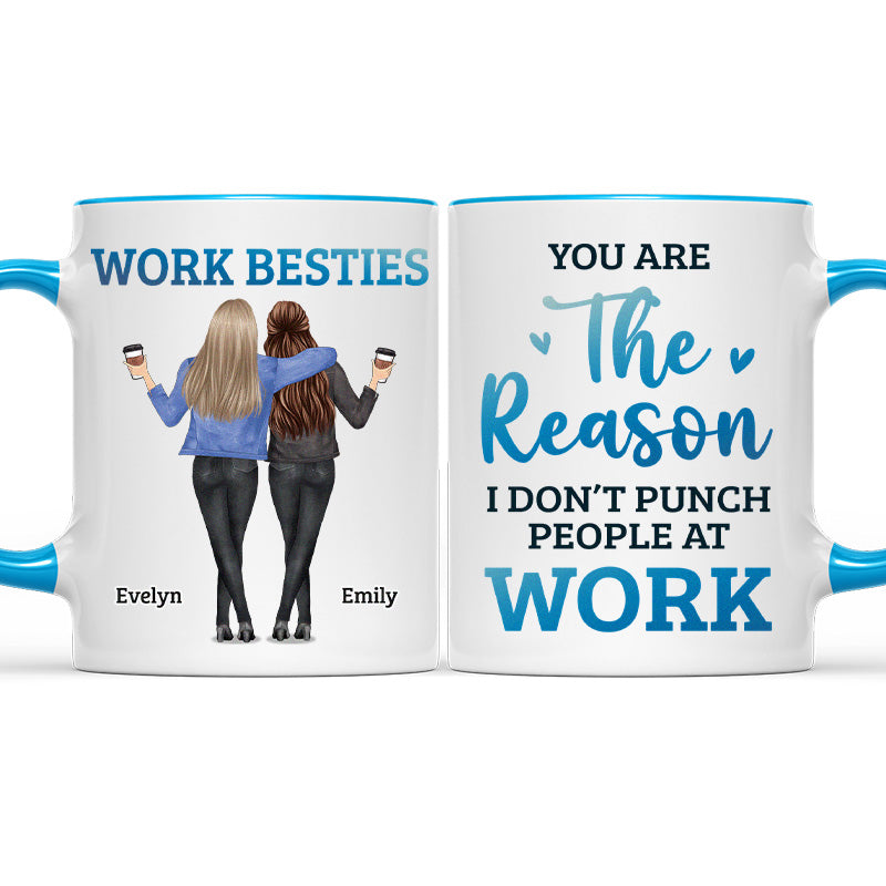 Tu es la raison pour laquelle je ne frappe pas les gens au travail - Tasse personnalisée avec accents pour collègue - Collègue, bureau, appréciation des employés, cadeau d'adieu, ami de travail, amitié entre collègues