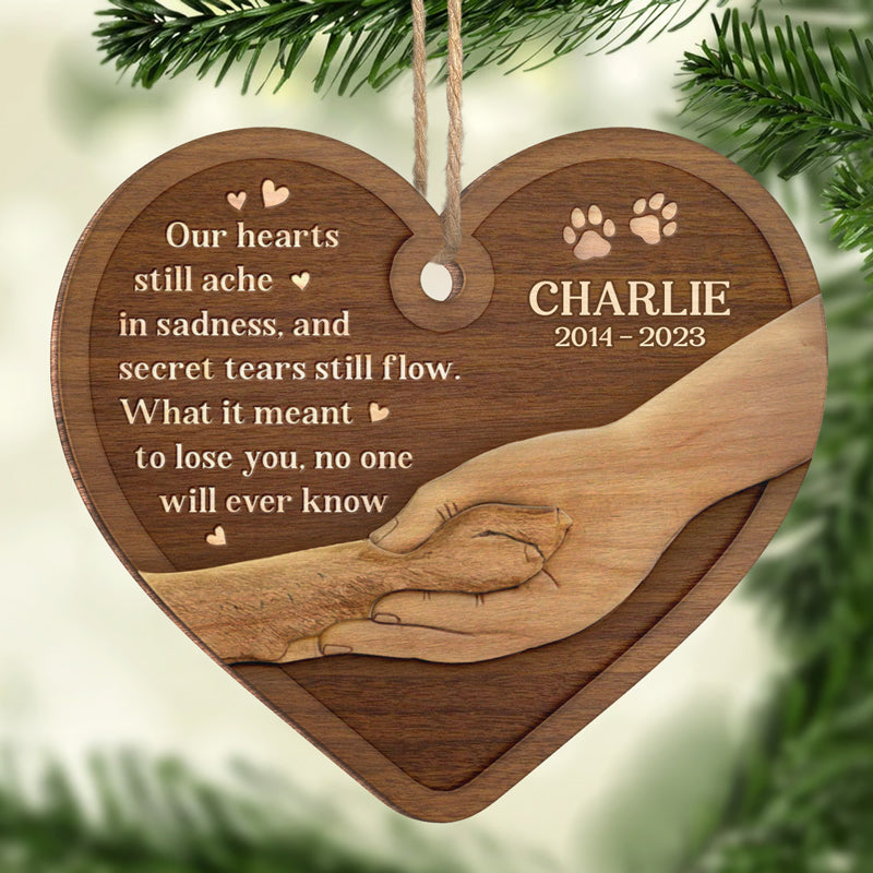 Nos cœurs souffrent encore de tristesse - Ornement commémoratif personnalisé en forme de cœur en bois - Cadeau de Noël, cadeau de condoléances pour les propriétaires d'animaux et les amoureux des animaux