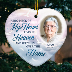 Photo personnalisée « Un gros morceau de mon cœur vit au paradis » - Ornement commémoratif personnalisé en forme de cœur en céramique - Cadeau de Noël, cadeau de condoléances pour les membres de la famille