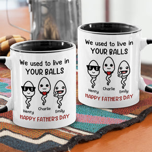 Nous vivions dans tes boules - Tasse personnalisée avec accents pour la famille - Cadeau pour la fête des pères, la fête des mères et un anniversaire pour papa et maman