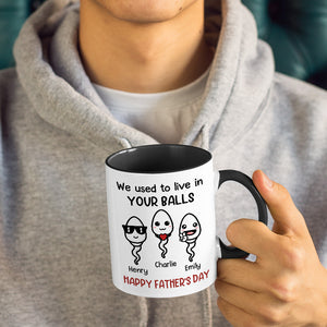 Nous vivions dans tes boules - Tasse personnalisée avec accents pour la famille - Cadeau pour la fête des pères, la fête des mères et un anniversaire pour papa et maman