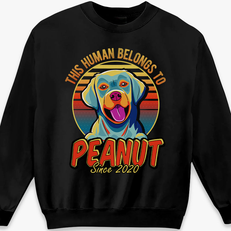 Cet humain appartient à Dog Pop Art - T-shirt unisexe personnalisé, sweat à capuche, sweat-shirt - Cadeau pour propriétaires d'animaux et amoureux des animaux